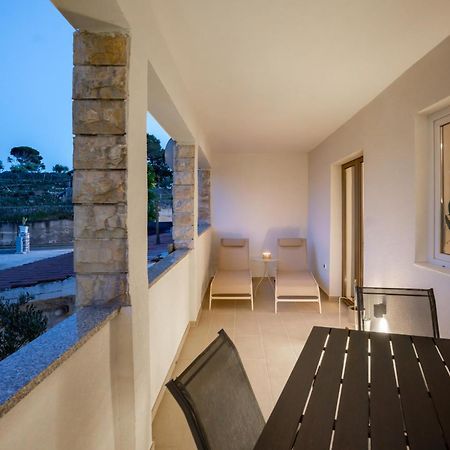 Grguric Apartments Palit Exterior photo